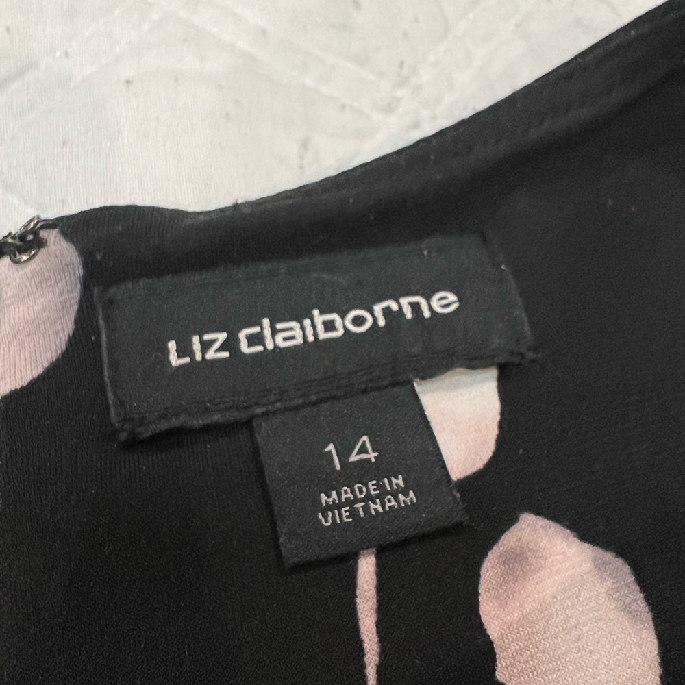 Liz Claiborne Dress with 3/4 Floral Bell Sleeve - Picture 3 of 7